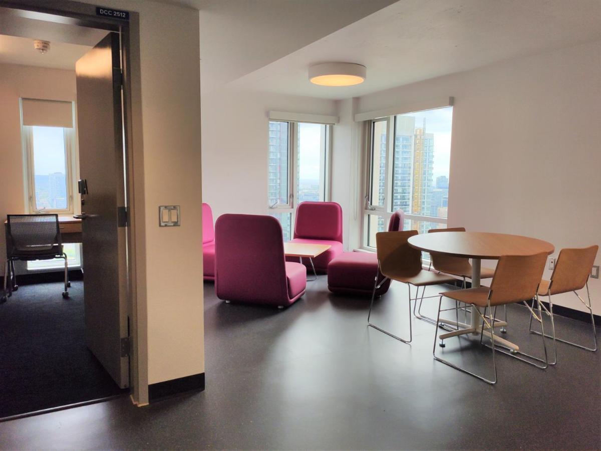 Toronto Metropolitan University-Daphne Cockwell Complex Residence Экстерьер фото